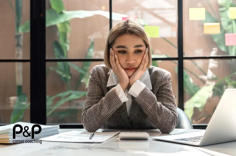 Women at work looking sad with her hands holding up her head